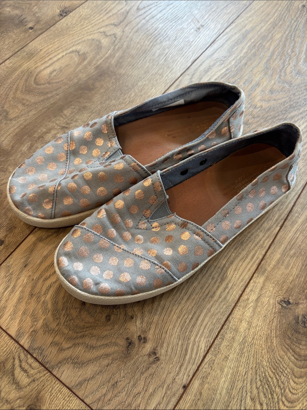 Toms Women's Slip-On Flats in Light Gray with Rose Gold Polka Dots